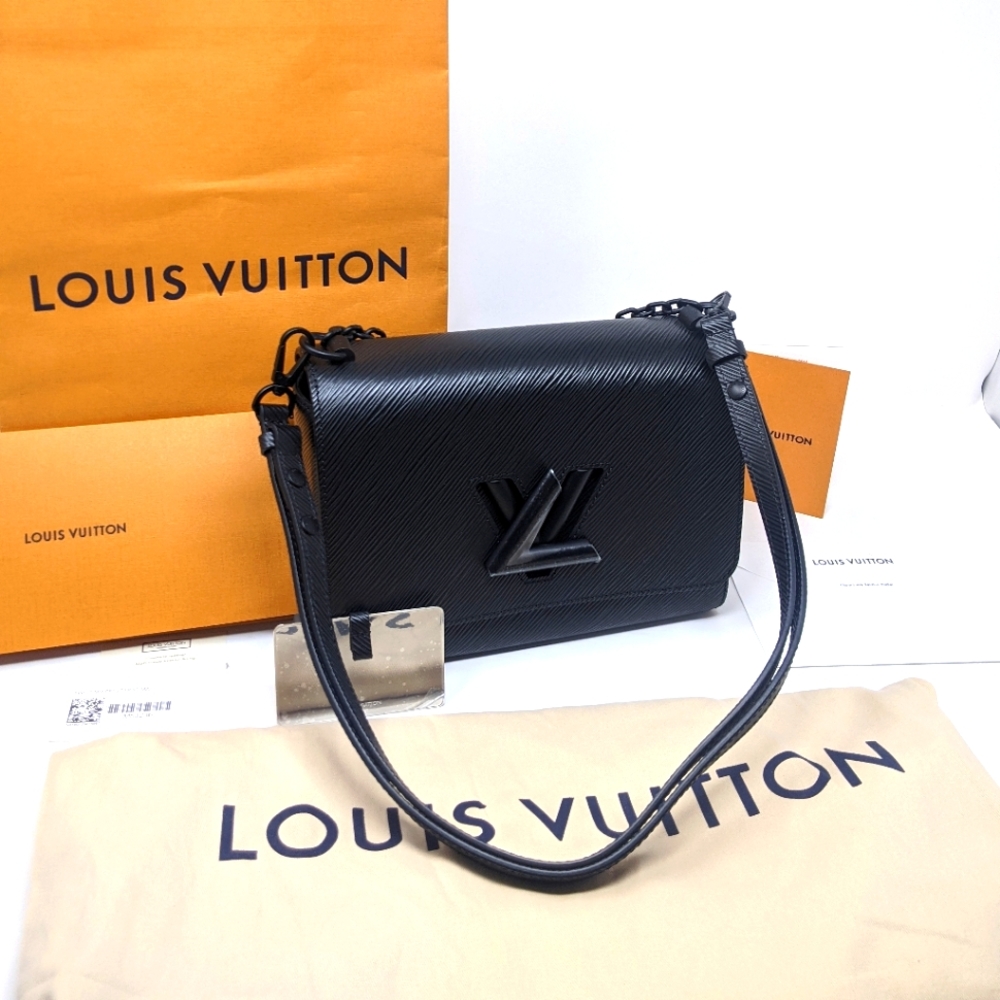🚨Sale 🦄🎉HP🎉Louis Vuitton All Matte Black Twist MM Shoulder bag💕Rare!